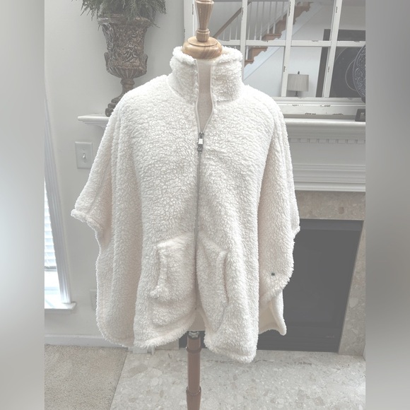Cozy Calvin Klein Off White Sherpa Zip-Up Poncho - Picture 1 of 11